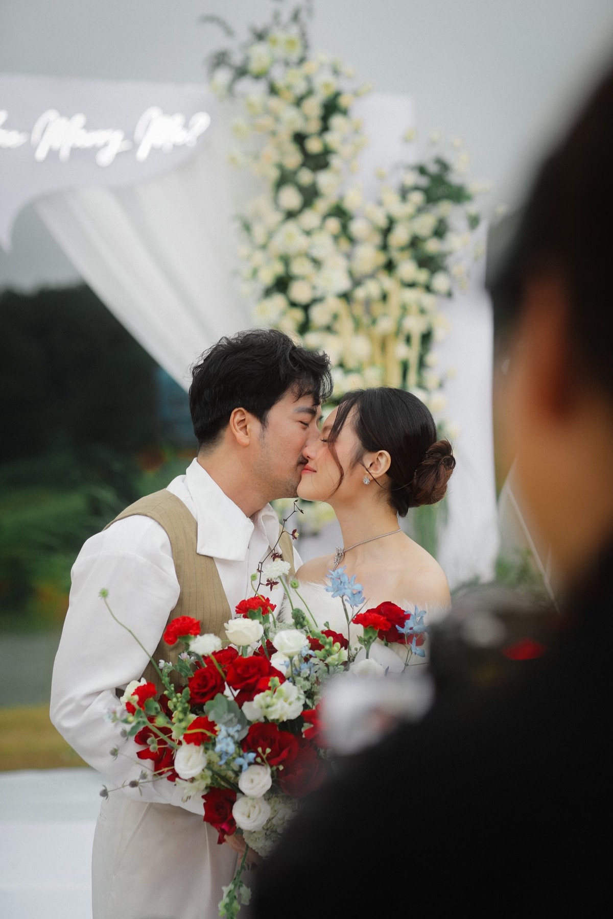 Trước màn cầu hôn, Sunny Đan Ngọc và Đoàn Minh Tài không xác nhận nhưng cũng không phủ nhận nghi vấn tình cảm. Ảnh: FB Sunny Đan Ngọc.