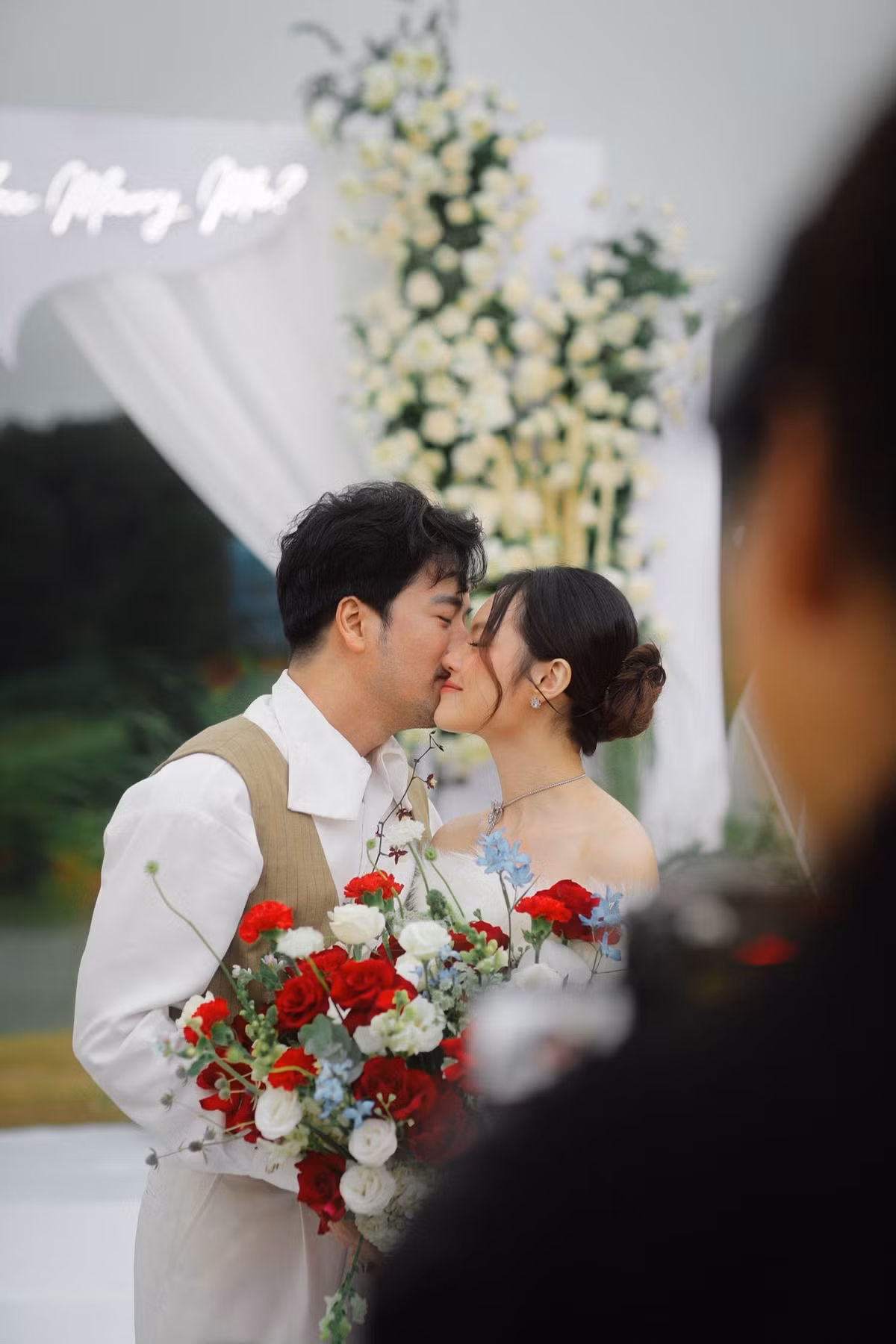 Trước màn cầu hôn, Sunny Đan Ngọc và Đoàn Minh Tài không xác nhận nhưng cũng không phủ nhận nghi vấn tình cảm. Ảnh: FB Sunny Đan Ngọc.