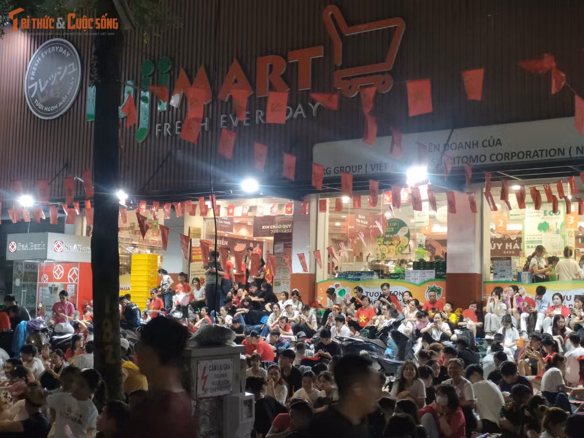 Người dân không ngần ngại thức trắng đêm để giữ chỗ đẹp.