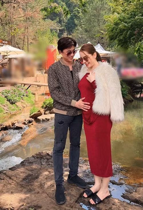 Những dòng viết giản dị nhưng đủ để công chúng hiểu rằng cặp đôi đang bước sang một chặng đường mới trong cuộc sống.