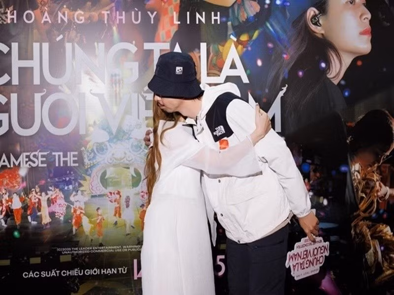 Từ năm 2023, Hoàng Thùy Linh và Đen Vâu vướng nghi vấn hẹn hò, có con. Ảnh: Người Lao Động.