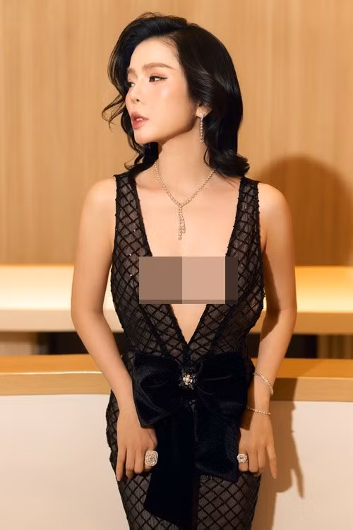 Lệ Quyên nhiều lần chia sẻ về việc duy trì tập luyện và chăm sóc bản thân. Sự kỷ luật này giúp nữ ca sĩ giữ vóc dáng nuột nà, đồng thời mang đến nguồn năng lượng tích cực mỗi khi xuất hiện. Ảnh: FB Lệ Quyên.