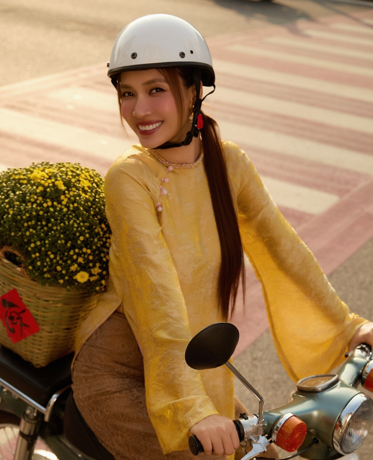 Ái Phương ra mắt MV Vẫn tin vào ngọt ngào. Theo Đài Phát thanh và Truyền hình Hà Nội, Ái Phương sáng tác ca khúc từ năm 2023. Bài hát như một lời động viên dịu dàng trước thời khắc chuyển giao năm mới. Từ những cảm xúc đời thường, bài hát nhắc mỗi người hãy cho phép bản thân tin vào những điều tử tế, ngay cả khi cuộc sống chưa trọn vẹn. Ảnh: FB Ái Phương.