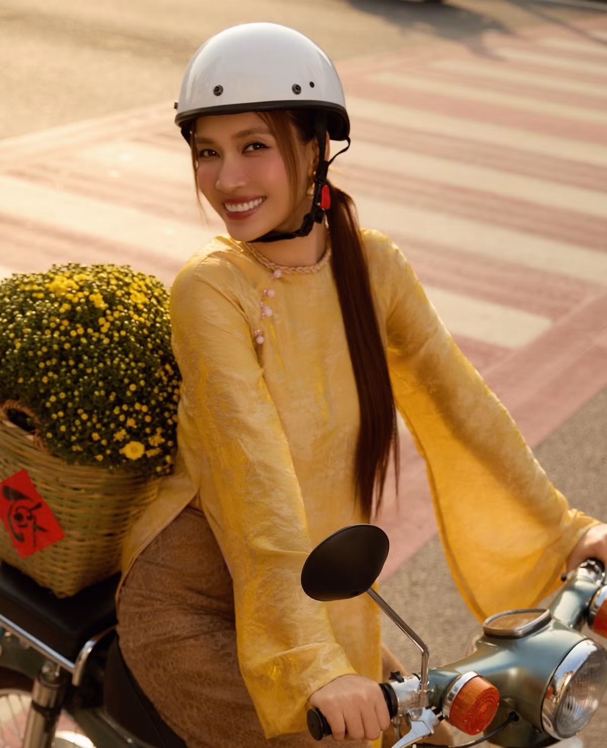 Ái Phương ra mắt MV Vẫn tin vào ngọt ngào. Theo Đài Phát thanh và Truyền hình Hà Nội, Ái Phương sáng tác ca khúc từ năm 2023. Bài hát như một lời động viên dịu dàng trước thời khắc chuyển giao năm mới. Từ những cảm xúc đời thường, bài hát nhắc mỗi người hãy cho phép bản thân tin vào những điều tử tế, ngay cả khi cuộc sống chưa trọn vẹn. Ảnh: FB Ái Phương.