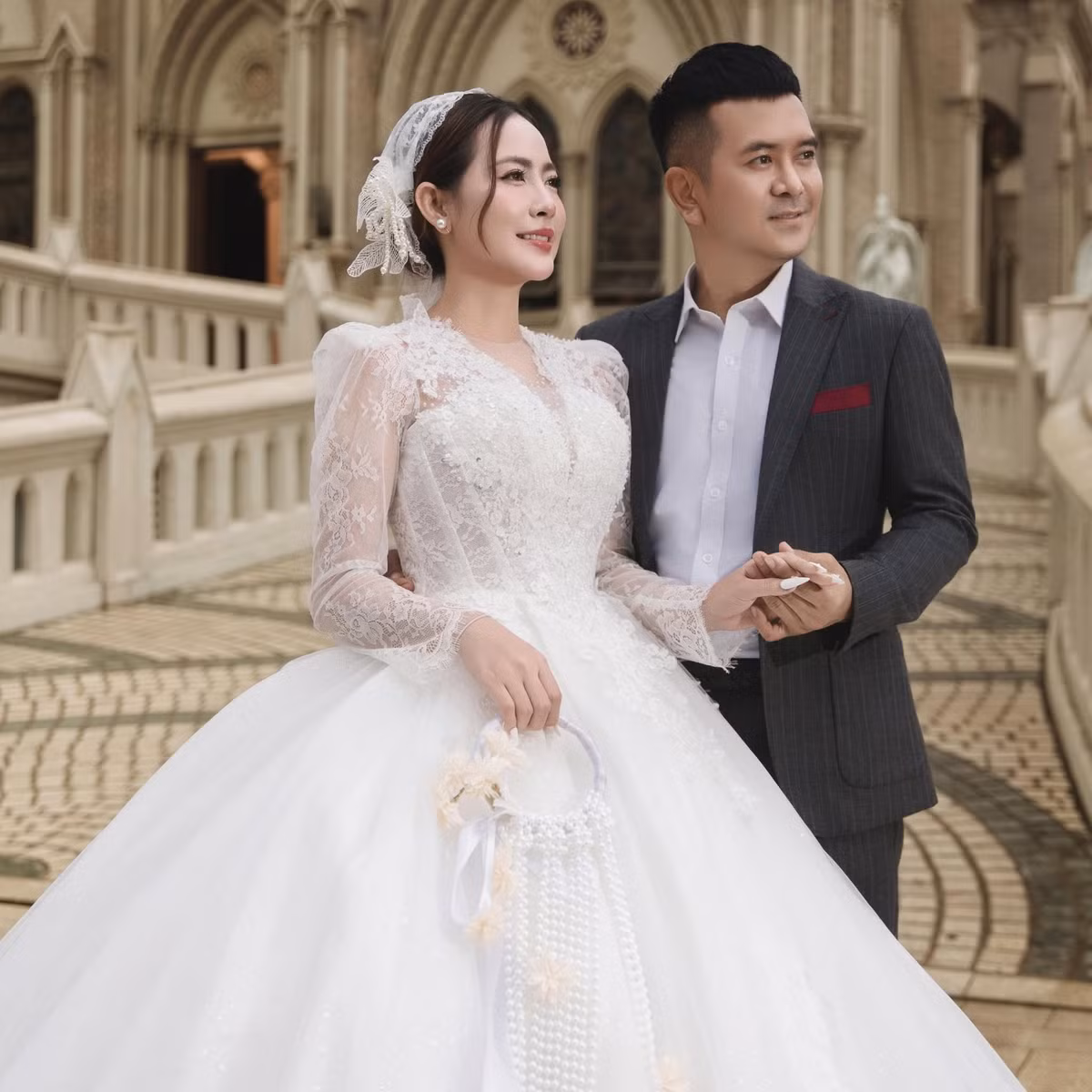 Hùng Thuận sinh năm 1983, là ca sĩ, diễn viên. Anh từng đóng Đất phương Nam, Hoa ngũ sắc, Cổng Mặt trời, Nàng dâu bất đắc dĩ, Dòng đời. Ít năm trở lại đây, Hùng Thuận không tham gia hoạt động nghệ thuật. Ảnh: FB Tuệ Tâm.