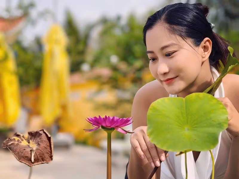 Bạn gái nghệ sĩ Việt Anh từng bỏ lỡ các dạng vai yêu cầu ăn mặc sang trọng bởi cô sở hữu vòng một khiêm tốn. Vì vậy, Chân Chân quyết định phẫu thuật thẩm mỹ. Ảnh: FB Chân Chân.