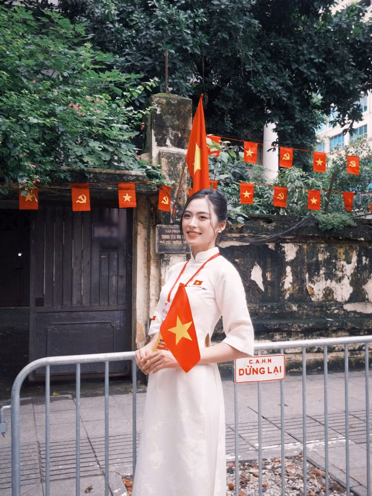 Á hậu 2 Hoa hậu Việt Nam 2024 Nguyễn Thị Vân Nhi chia sẻ trên trang cá nhân: “Vân Nhi đã có mặt tại buổi sơ duyệt lễ diễu binh, diễu hành A80 rồi đây ạ. Sẵn sàng nhận nhiệm vụ”. Ảnh: FB Vân Nhi.