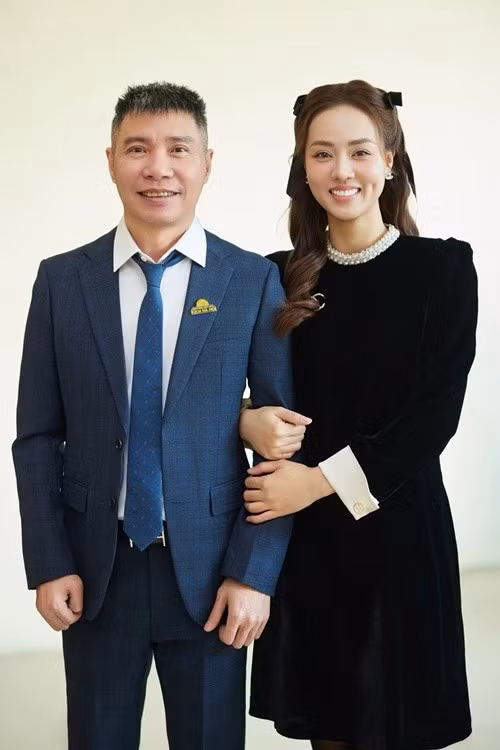 Sức khỏe của NSND Công Lý tiến triển tốt. Ngọc Hà tiết lộ, chồng cô hoàn toàn chủ động trong việc sử dụng điện thoại cá nhân để tương tác. Ảnh: FB Ngọc Hà.