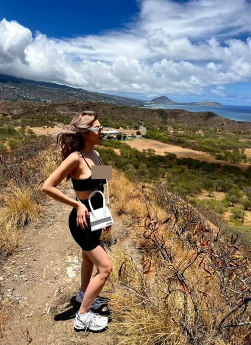 Mỹ nhân chuyển giới thi thoảng cập nhật hình ảnh ở Mỹ. Ảnh: FB Trân Đài.