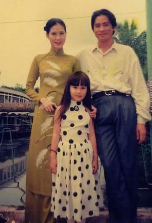 Nam diễn viên khoe hình ảnh bên Diễm Hương cách đây nhiều năm. Ảnh: FB Huỳnh Anh Tuấn.