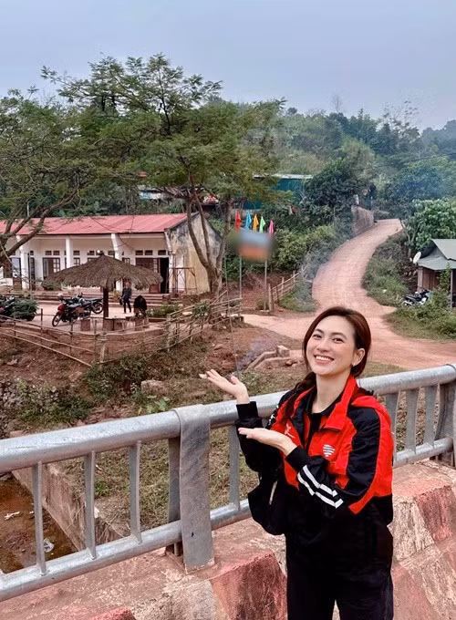 Phương Anh Đào sau đó thi vào Trường Đại học Sân khấu – Điện ảnh TP HCM. Nghe lời cô giáo khuyên, suốt những năm còn ngồi trên ghế nhà trường, cô hạn chế nhận phim, chủ yếu tham gia quảng cáo, đóng MV hoặc làm mẫu ảnh bán thời gian để tích lũy kinh nghiệm.