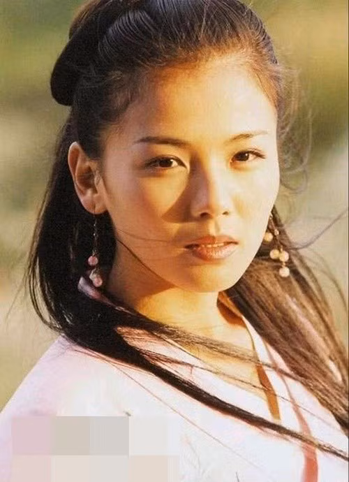 Sở hữu nhan sắc nền nã, khí chất điềm đạm, Lưu Đào đặc biệt phù hợp với những vai diễn nội tâm, đòi hỏi chiều sâu cảm xúc. Thay vì chạy theo hào quang ngắn hạn, nữ diễn viên lựa chọn xây dựng hình ảnh bền vững, chậm rãi nhưng chắc chắn. Ảnh: Tiền Phong.