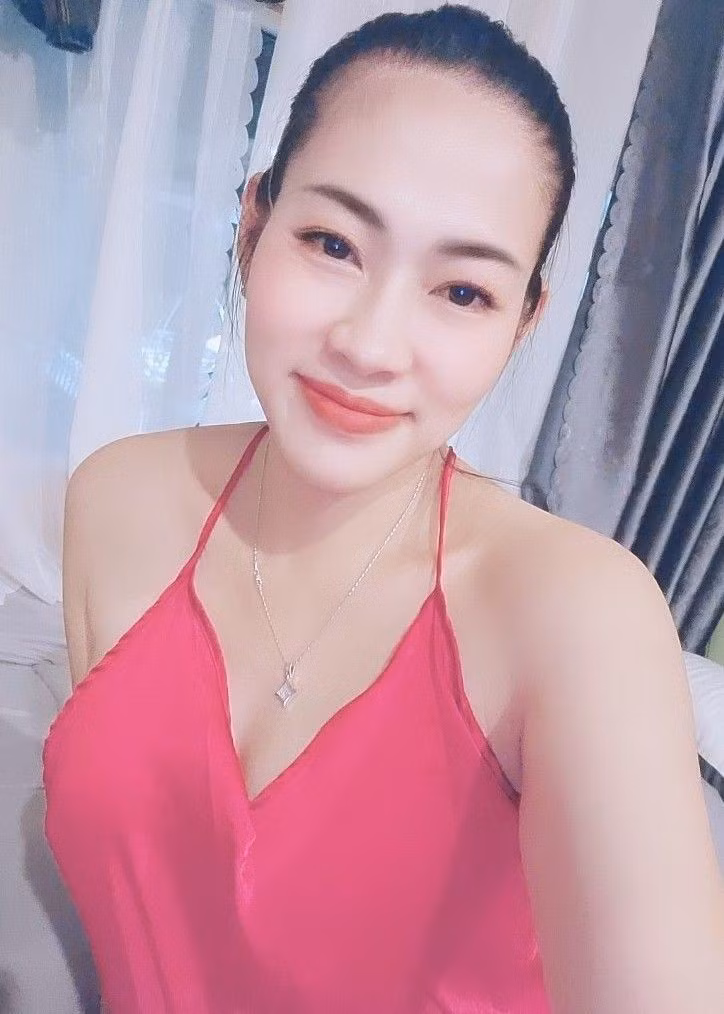 Đặng Thùy Trang gợi cảm, mặn mà sau 4 lần sinh nở, ở tuổi 38. Ảnh: FB Thùy Trang.