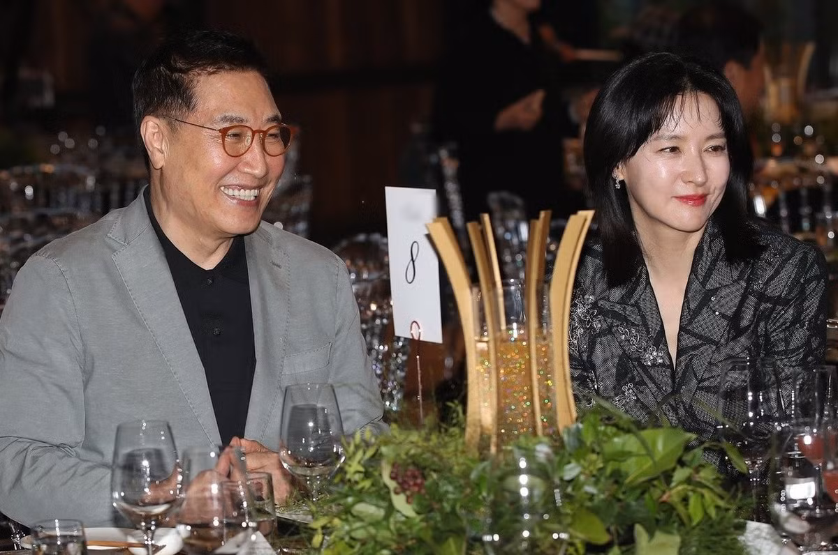 Vợ chồng Lee Young Ae mỗi ngày đều dành cho nhau nụ hôn. Ảnh: Tiền Phong.