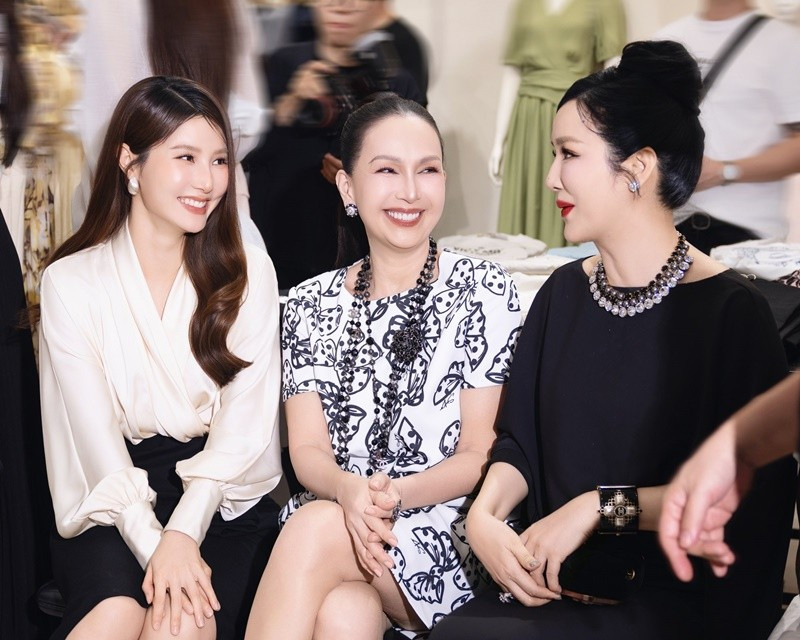 Diễm My 9x bén duyên với điện ảnh từ năm 5 tuổi và chính thức theo đuổi con đường diễn xuất chuyên nghiệp sau khi bước vào giảng đường đại học. Nữ diễn viên sinh năm 1990 ghi dấu ấn với khán giả qua nhiều bộ phim như Mùa hè sôi động, Gái già lắm chiêu, 1990, Tình yêu và thù hận, Giấc mơ của mẹ. Từ khi kết hôn, Diễm My 9x tập trung kinh doanh. Thi thoảng, người đẹp tham gia sự kiện.