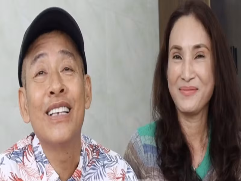 Nghệ sĩ Tấn Hoàng chia sẻ trên Vietnamnet, mỗi lần thăm, ông đưa tiền nhưng vợ Tấn Beo đều từ chối. "Tôi khâm phục vợ Tấn Beo vì hết lòng lo cho chồng. Chị nói thà bán đồ trong nhà chữa bệnh, không xin ai một đồng", Tấn Hoàng chia sẻ. Ảnh: Gia Đình Xã Hội.