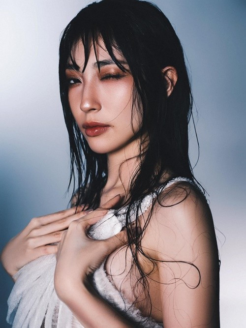 Theo Znews, cô từng là gương mặt người mẫu quen thuộc cho các báo, tạp chí tuổi teen. Ảnh: Instagram Khổng Tú Quỳnh.