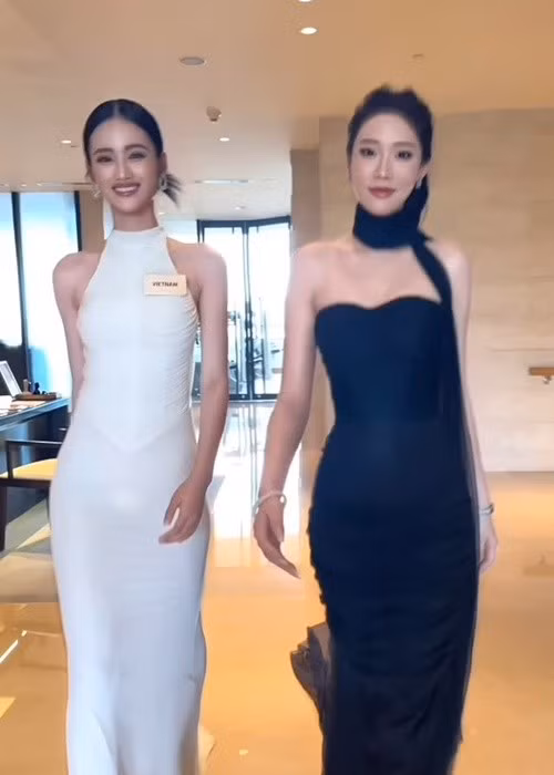 Ý Nhi luôn tràn đầy năng lượng trong các hoạt động, thường xuyên giao lưu với nhiều thí sinh.