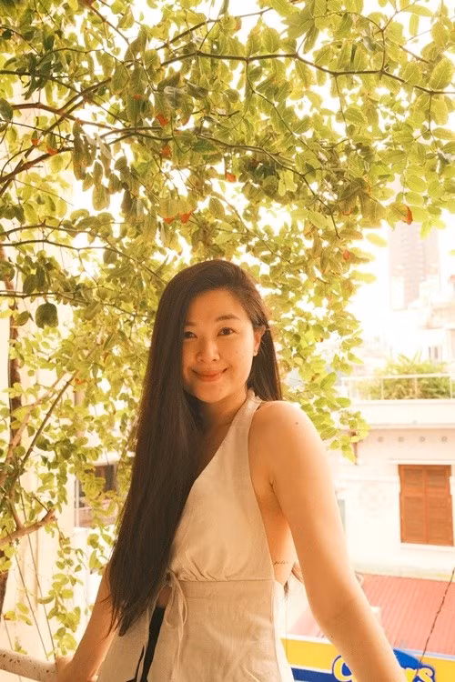 Cô từng khẳng định Huy Khánh không có lỗi trong cuộc hôn nhân đổ vỡ. "Dù Thư và ba bé Cát kết thúc hành trình chồng vợ nhưng chúng tôi vẫn đồng hành với nhau như người thân, không có khác biệt gì quá lớn nên thật lòng thấy những bình luận tiêu cực về anh Khánh, Thư rất áy náy và thấy mình có lỗi với những người lớn hai bên vì đã quyết định công khai", Mạc Anh Thư chia sẻ. Ảnh: FB Mạc Anh Thư.