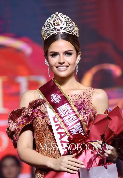 Isabela sinh năm 1996, có chiều cao 1m72, số đo ba vòng 89-67-97cm. Ảnh: Missosology.