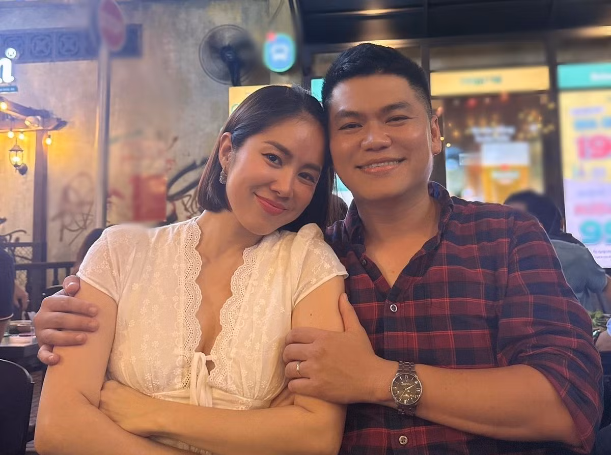 Cuộc sống hôn nhân của Lê Phương và Trung Kiên đầy yên ấm. Mới đây, nữ diễn viên chia sẻ hình ảnh bên chồng, tiết lộ rằng cả hai gặp nhau lần đầu vào tháng 4/2016.