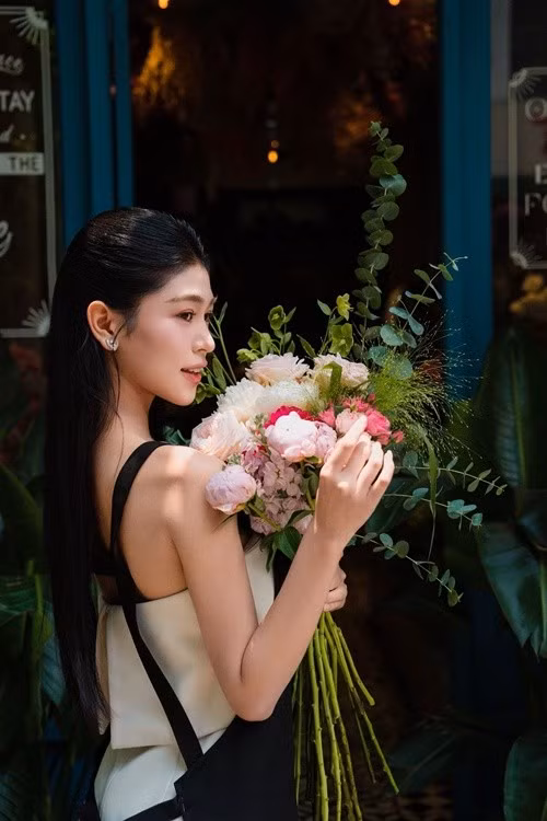 Top 25 Hoa hậu Việt Nam 2024 không chỉ xinh đẹp mà còn học giỏi. Theo Vietnamnet, người đẹp 19 tuổi từng được tuyển sớm vào 3 trường đại học: Đại học Ngoại thương, Học viện Ngoại giao, Đại học Kinh tế TPHCM. Ảnh: FB Thanh Thảo.