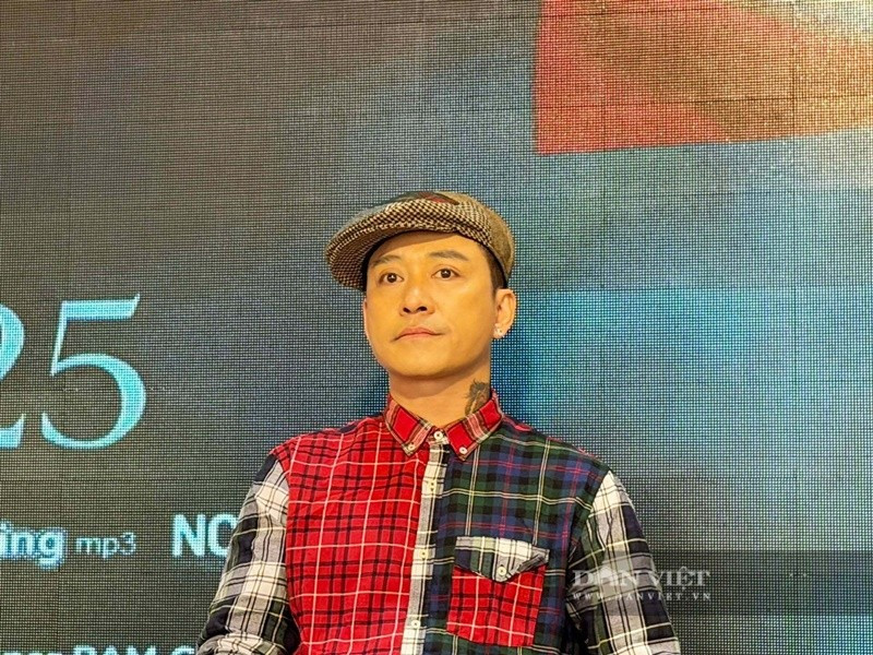 Tuấn Hưng cho biết, anh không dám nhận mình là nhạc sĩ, vì không được đào tạo bài bản. “Hưng chỉ đơn giản là viết cảm xúc của mình”, nam ca sĩ bày tỏ. Ảnh: FB Dân Việt.