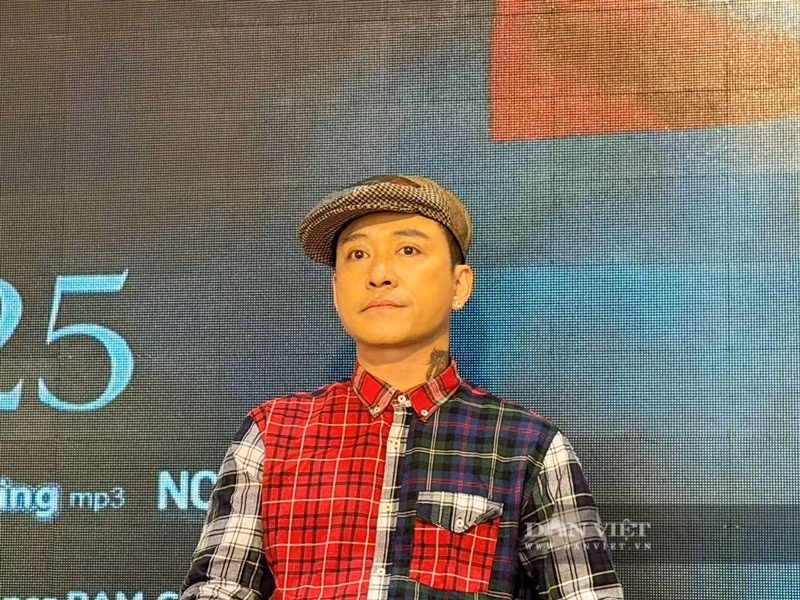 Tuấn Hưng cho biết, anh không dám nhận mình là nhạc sĩ, vì không được đào tạo bài bản. “Hưng chỉ đơn giản là viết cảm xúc của mình”, nam ca sĩ bày tỏ. Ảnh: FB Dân Việt.