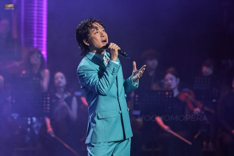 Trước ý kiến phong độ trình diễn chưa tốt, Tuấn Hưng vừa lên tiếng. Trên trang cá nhân, nam ca sĩ cho biết, anh cảm thấy xấu hổ sau khi nghe lại màn trình diễn của anh vừa qua. Ảnh: Tiền Phong.