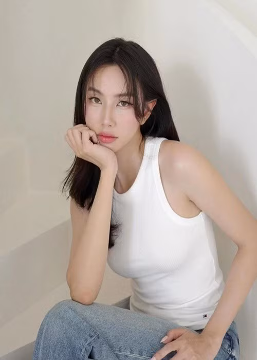 Từ một biểu tượng sắc đẹp, Hoa hậu Hòa bình Quốc tế 2021 Thùy Tiên khiến công chúng thất vọng khi bị khởi tố bị can, bắt tạm giam về tội Lừa dối khách hàng vào ngày 19/5/2025. Ảnh: VOV.