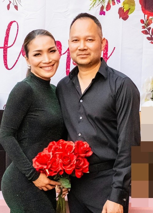 Không ít lần Hồng Ngọc dành lời có cánh cho Thomas Tâm Nguyễn. Nữ ca sĩ từng cho biết, chồng cô là người đàn ông bình dị nhưng vĩ đại nhất trong tim và trong mắt vợ con. Ảnh: FB Hồng Ngọc.