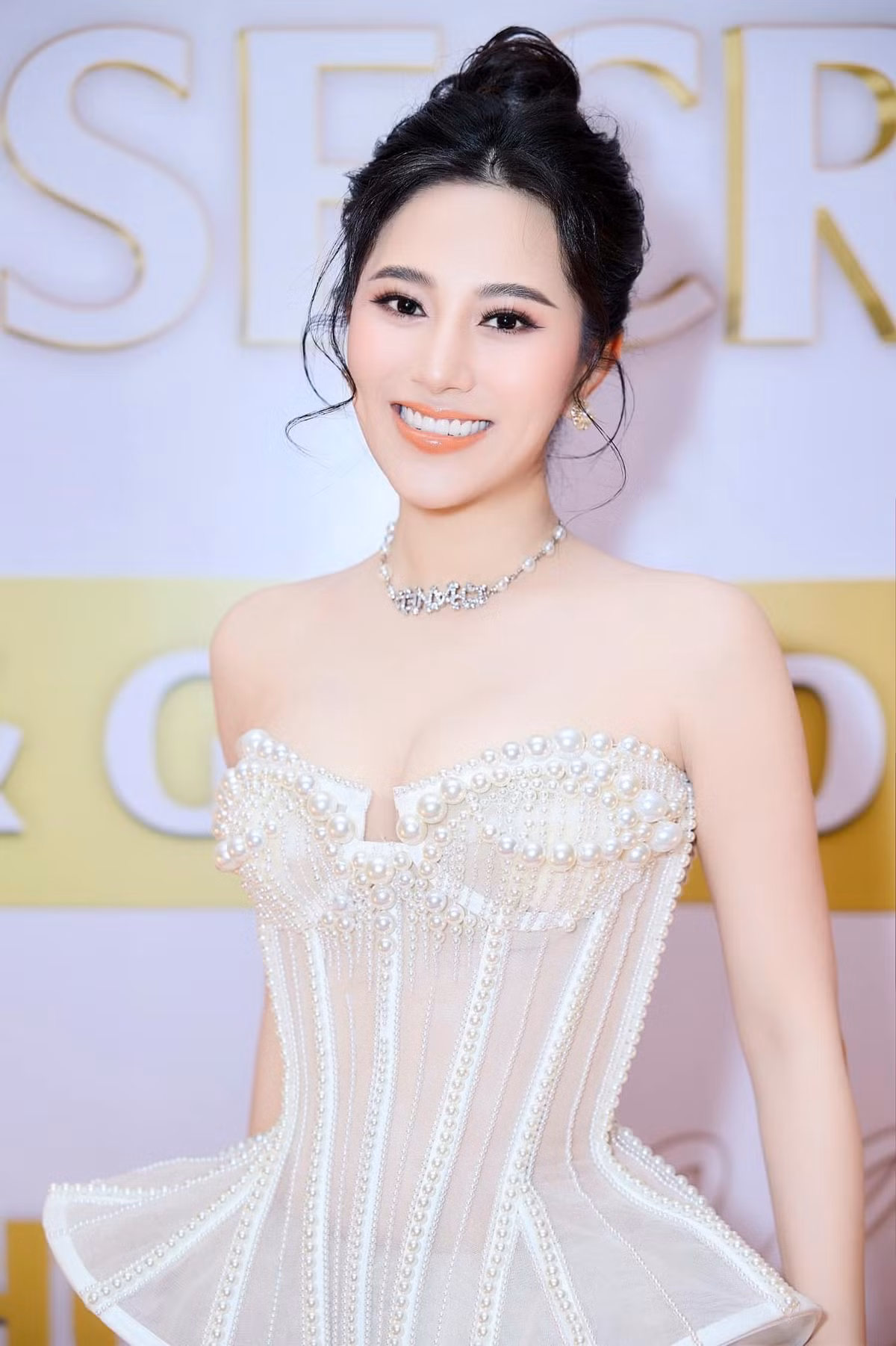 Nhờ hát Bolero, nữ ca sĩ sinh năm 1991 tậu được nhà 5 tỷ đồng, mua xe hơi. Ảnh: FB Tố My.