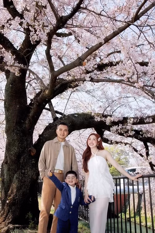 Chi Bảo giải nghệ vào năm 2021 sau 25 năm đóng phim. Hiện tại, cuộc sống của nam diễn viên nổi tiếng một thời vẫn được nhiều khán giả quan tâm. Ảnh: FB Lý Thùy Chang.