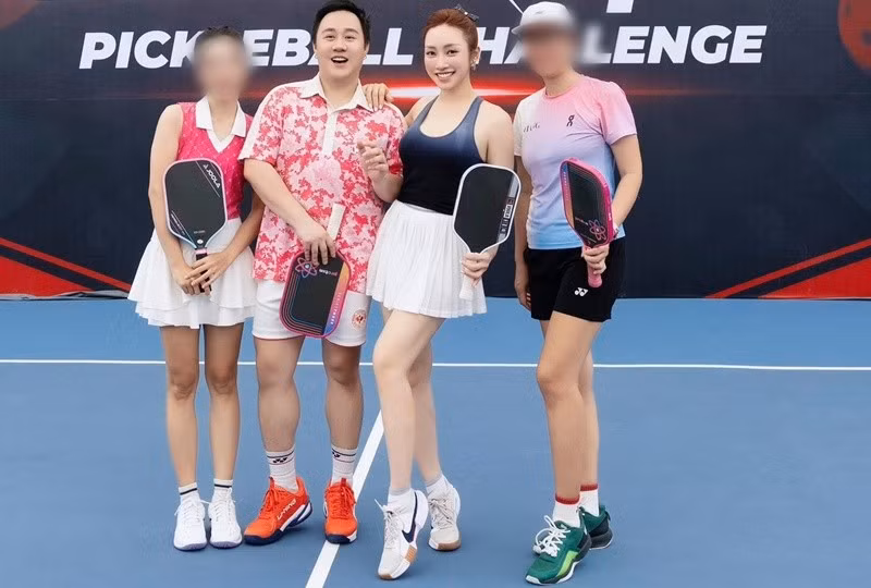 Nhiều cư dân mạng khen ngợi phong cách thời trang của Lý Thùy Chang, cho rằng cô biến sân pickleball thành sàn diễn thời trang. Ảnh: FB Lý Thùy Chang.