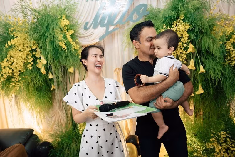 "Milo đã bốc chuỗi hạt của ông ngoại. Sự nghiệp tu hành của ông ngoại đã có người kế thừa. Chúc mừng ông ngoại", Võ Hạ Trâm cho biết.