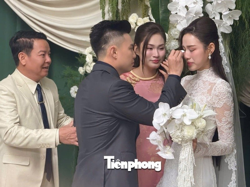 Cô dâu về nhà chồng ở Quảng Trị. Ảnh: Tiền Phong.