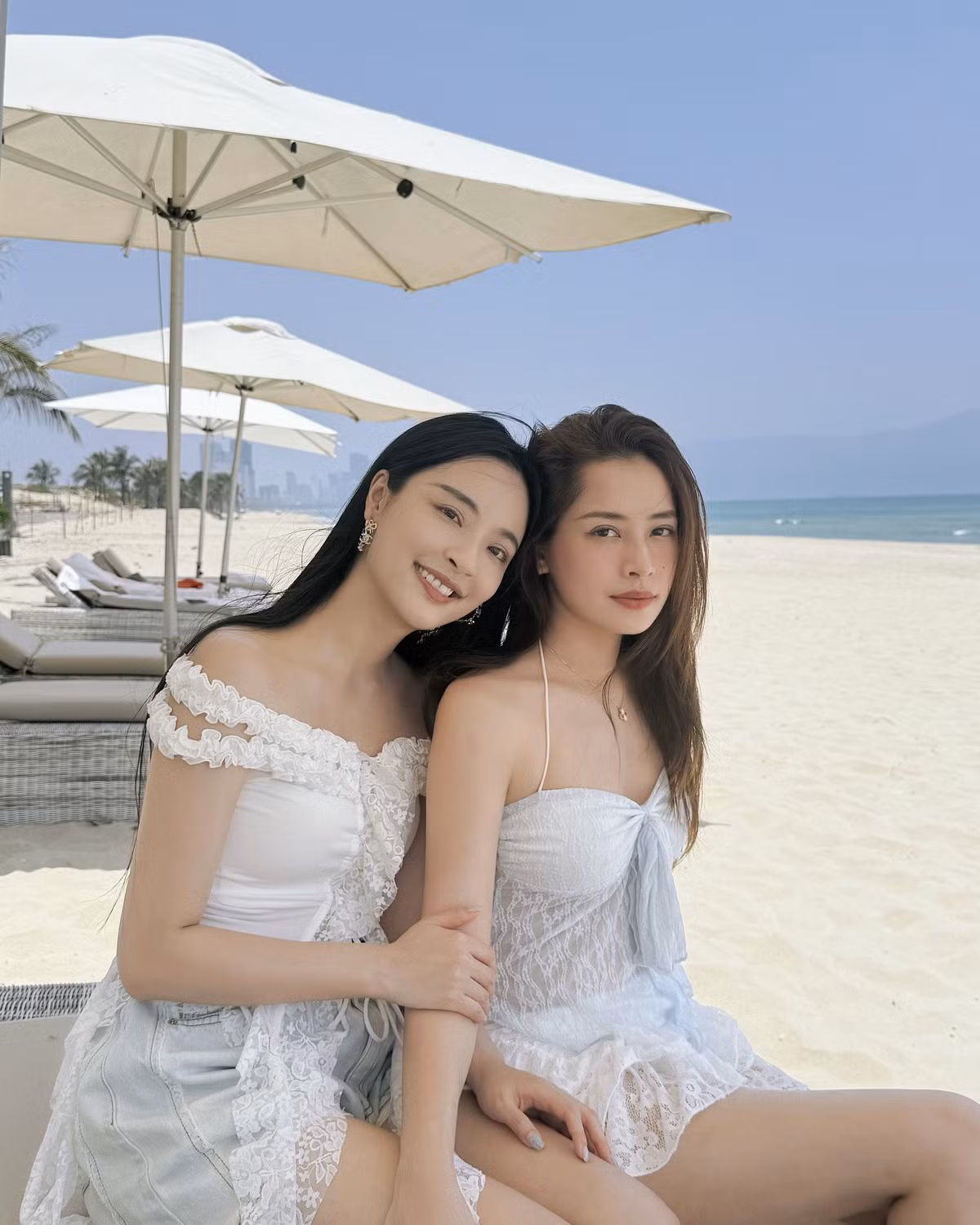 Ngoài Ella, Lý Sa Mân Tử cũng thân thiết với Chi Pu sau chương trình Đạp gió 2023. Năm 2025, Lý Sa Mân Tử được Chi Pu dẫn đi du lịch Việt Nam. Ảnh: FB Chi Pu.