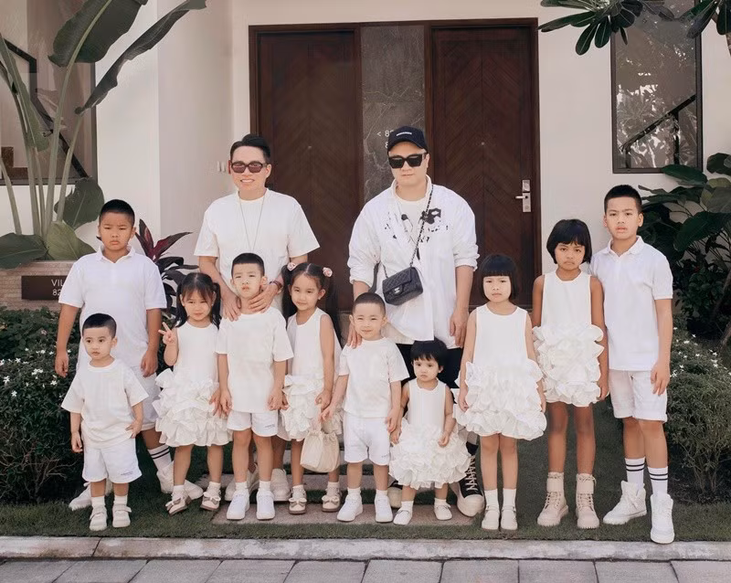 Đỗ Mạnh Cường cùng các con thường xuyên đi du lịch. Ảnh: FB Đỗ Mạnh Cường.