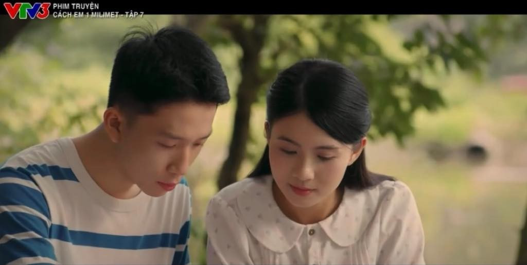 Bên cạnh Gia đình trái dấu, trong năm 2025, Chang Mây còn tham gia phim truyền hình Cách em 1 milimet. Ở tác phẩm này, cô đảm nhận vai Ngân – một nữ sinh cấp 3 xinh đẹp, dịu dàng, có mối tình thanh mai trúc mã trong trẻo. Với vẻ ngoài ngọt ngào cùng lối diễn xuất tự nhiên, Chang Mây tiếp tục cho thấy sự đa dạng trong hình ảnh và khả năng nhập vai.