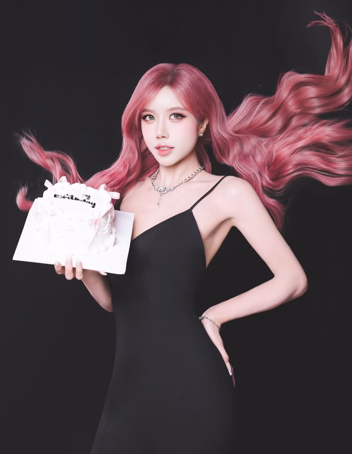 Đón tuổi mới, Trang Pháp bày tỏ: "Tuổi mới, hy vọng sẽ làm được nhiều điều ý nghĩa hơn nữa. Đặc biệt, hy vọng tăng được 3 kg. Cảm ơn những lời chúc, những tình yêu thương của tất cả mọi người rất nhiều! Tuổi 18 ++ của tôi trộm vía mãi đẹp tươi". Ảnh: FB Trang Pháp.