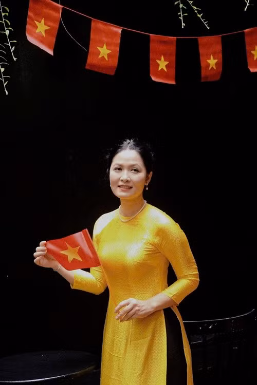 "Người ta nói người nổi tiếng, người đẹp hay gặp đại gia nhưng tôi chẳng hiểu đại gia ở đâu và là đại gia của mình. Phải tự chăm sóc cho bản thân bởi không có gì chắc chắn bằng việc mình dựa vào chính bản thân", cô tâm sự. Ảnh: Tiền Phong.