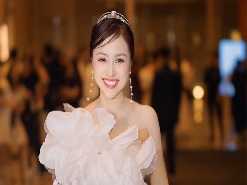 Tháng 6/2025, khi sản phẩm dinh dưỡng Hiup 27 được xác định là hàng giả, Vân Hugo khẳng định, cô bị nhãn hàng lừa dối. Nữ MC gửi lời xin lỗi đến những ai từng tin vào lời giới thiệu của cô. Ảnh: FB Vân Hugo.