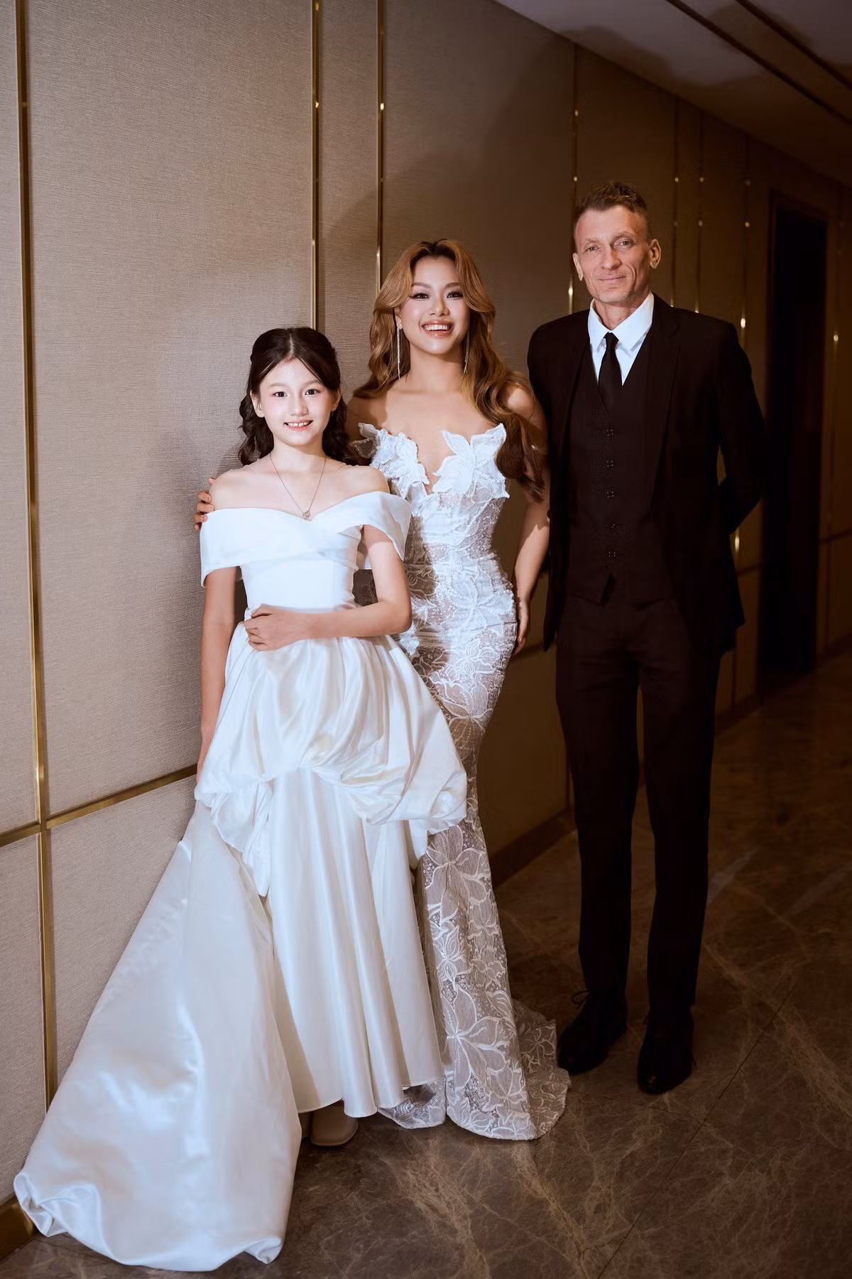 Ailani là con gái của Phương Vy và Sean Trace, chào đời năm 2016, hiện tại có ngoại hình xinh xắn, chiều cao vượt trội.