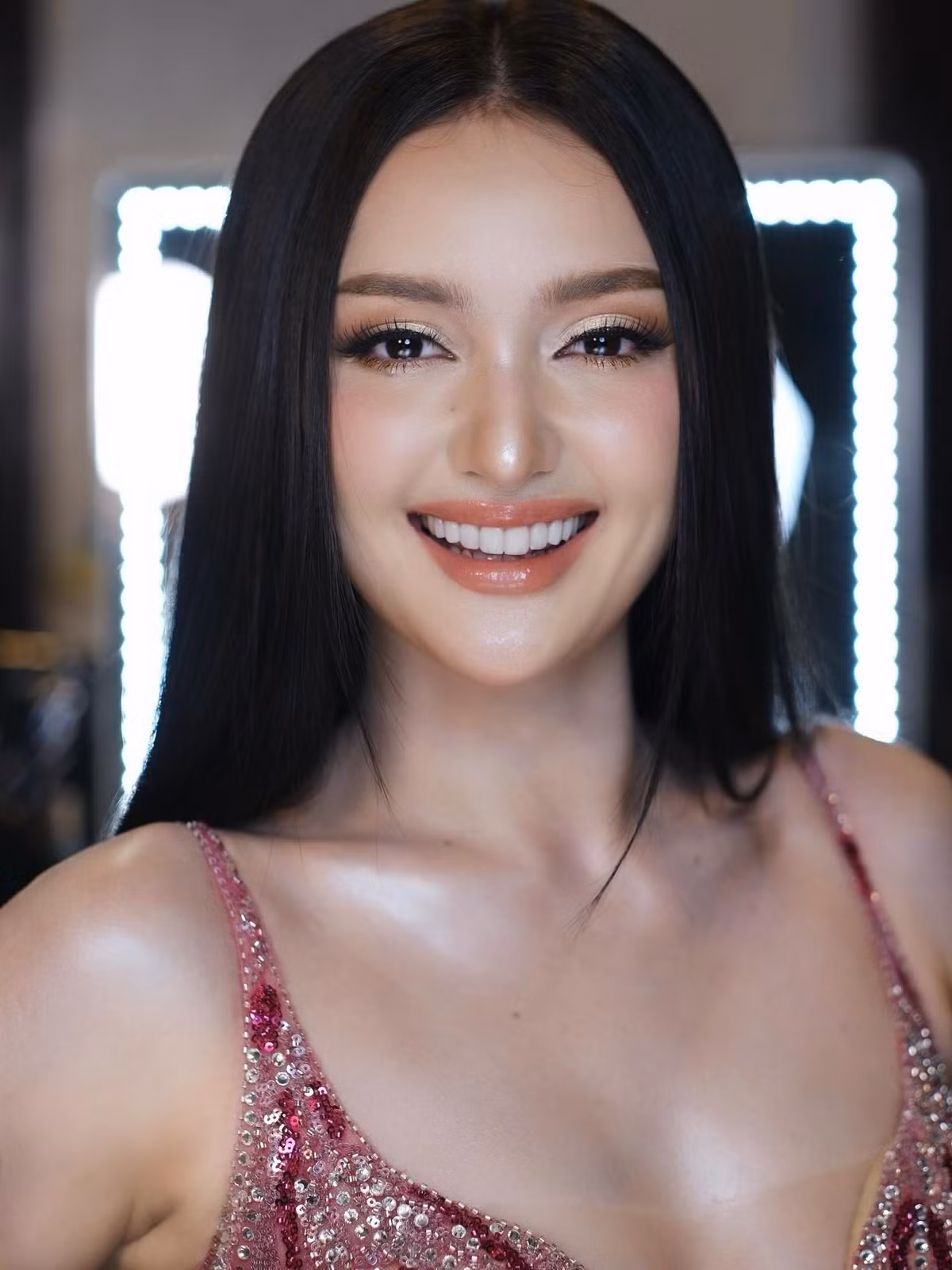 Đối thủ của Hương Giang từng giành danh hiệu Hoa hậu Quốc tế Philippines 2018. Khi tham gia cuộc thi Hoa hậu Quốc tế 2018, cô đoạt á hậu 1.Ảnh: FB Maria Ahtisa Manalo.