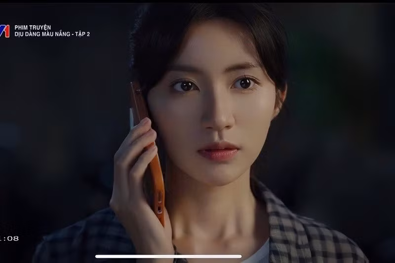 Vân Vân của Thương ngày nắng về cho biết, cô được bố mẹ chồng ủng hộ diễn xuất. "Bố mẹ nhắc tôi đi quay phim vất vả nên mua thêm đồ để ăn. Trước kia bố mẹ chỉ biết tôi quay phim nhưng không hề biết lịch quay dày đặc, căng thẳng tới như thế. 1 tuần liền nhiều khi tôi chỉ gặp bố mẹ vào buổi tối. Có hôm còn không gặp mặt được", Ngọc Huyền chia sẻ trên Đời Sống Gia Đình. Ảnh: FB Ngọc Huyền.