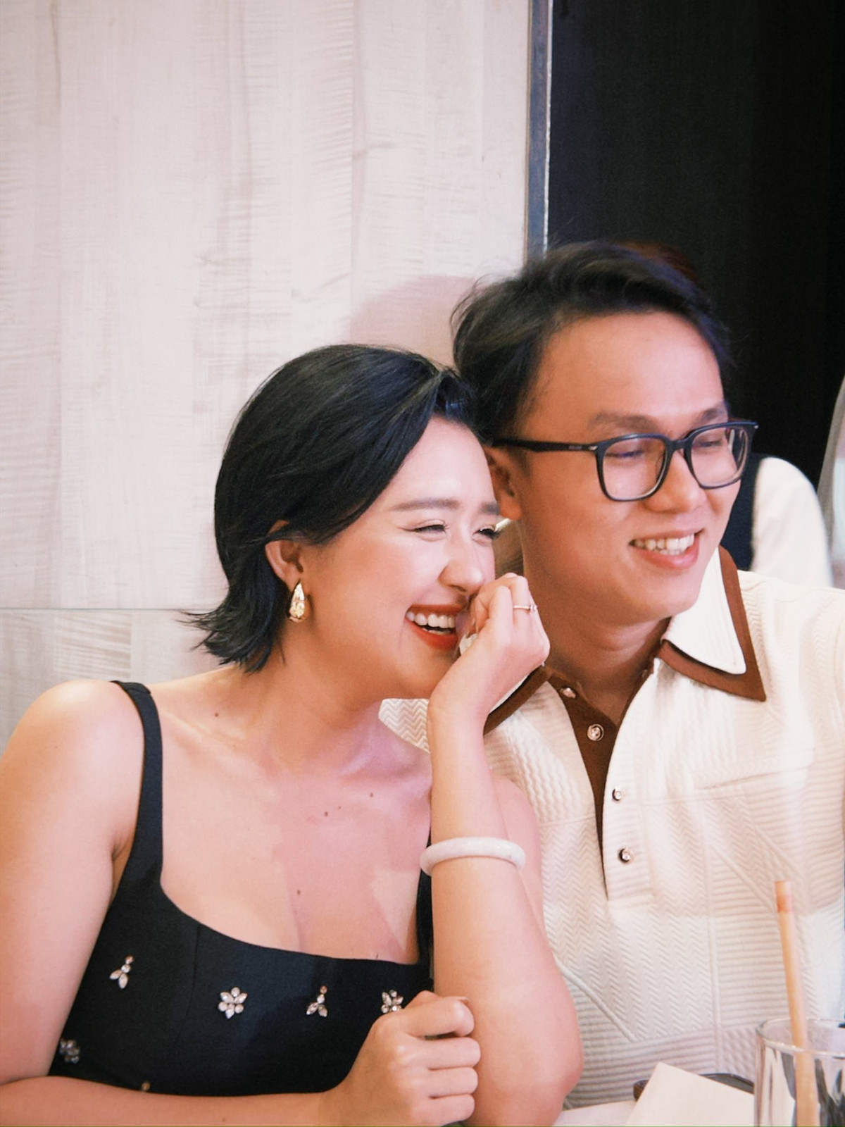 Quản Hân thường xuyên đăng ảnh bên nửa kia trước lễ dạm ngõ.