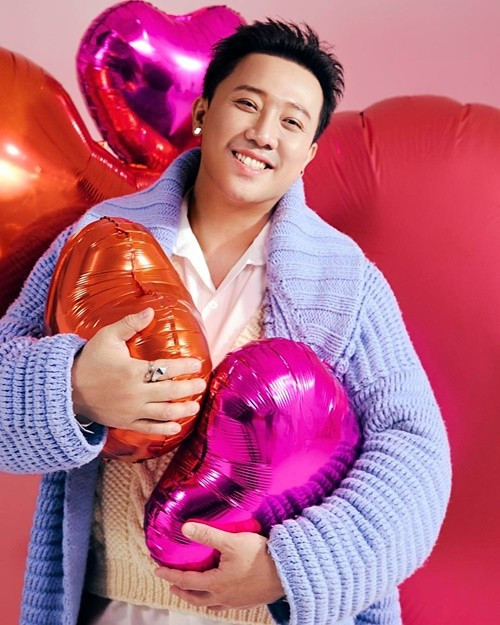 Chia sẻ với VietnamPlus, Trấn Thành thẳng thắn: “Nói không quan tâm về doanh thu thì là nói dối. Ai làm phim mà không muốn thắng? Thắng để tin rằng mình đang làm đúng, để có điều kiện để mình làm những tác phẩm sau nữa. Nhưng nếu chỉ làm vì doanh thu, tôi không nghĩ mình làm được phim tốt như vậy”. Ảnh: FB Trấn Thành.