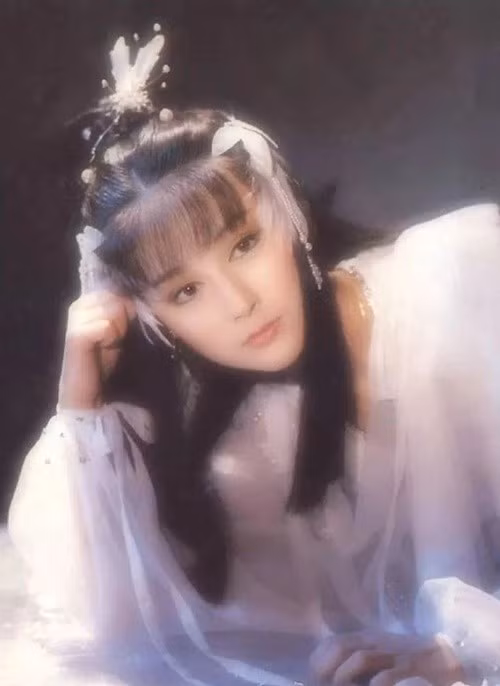 Năm 1984, khi 35 tuổi, Phan Nghinh Tử vào vai Tiểu Long Nữ trong Thần điêu đại hiệp. Tạo hình của bà được nhiều khán giả khen ngợi. Ảnh: Người Lao Động.