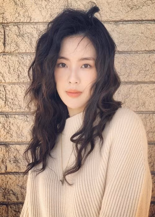 Người đẹp sinh năm 1994 đóng các phim Phác họa kẻ sát nhân, Những quý cô say xỉn, Nhiệm vụ khả thi, Vở kịch vĩ đại, Đội đặc nhiệm 38. Ảnh: Instagram Lee Sun Bin.