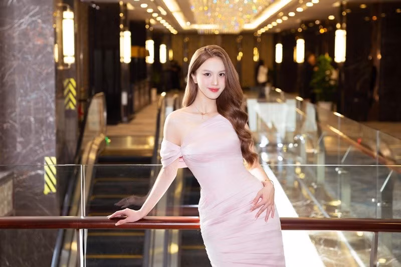 Trần Nhật Lệ cao 1m72, có số đo ba vòng 88-60-93 cm. Ở Hoa hậu Trái đất Việt Nam 2025, cô vào top 5 Người đẹp biển, top 5 Người đẹp thể thao. Nhật Lệ từng là Á khôi Người đẹp Hạ Long 2020, vào top 66 Miss World Vietnam 2022, top 45 Hoa hậu Việt Nam 2022, top 18 Miss Universe Vietnam 2023. Ảnh: FB Nhật Lệ.